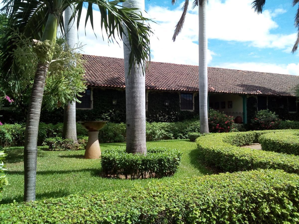 Hotel El Convento Leon Nicaragua Bagian luar foto