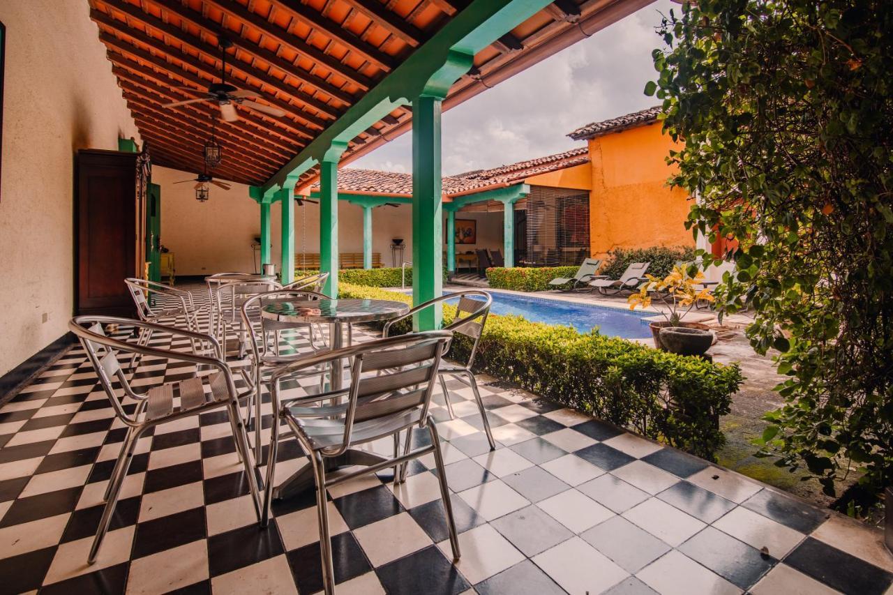 Hotel El Convento Leon Nicaragua Bagian luar foto